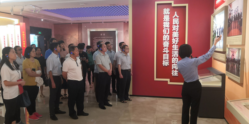 参观基地3_副本.jpg